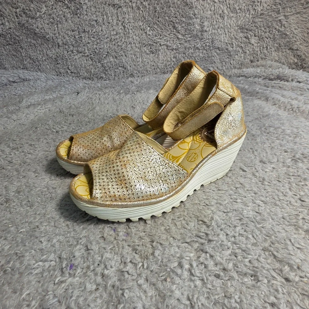 Fly London Yala Wedge Sandals Gold Metallic Leather Ankle Strap Womens 36‎ 5.5